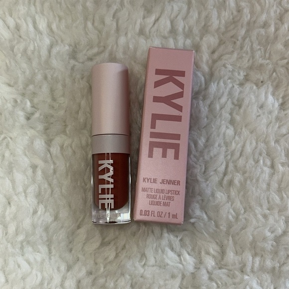 Kylie Cosmetics Matte Liquid Lipstick 808 NWT - Picture 1 of 3